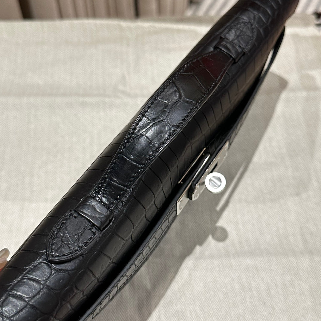 KELLY CUT 31 IN BLACK SHINY ALLIGATOR LEATHER WITH SILVER HARDWARE (MADE-TO-ODER)