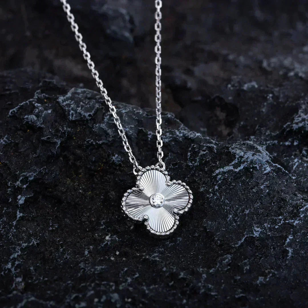 [Liorra]CLOVER  15MM DIAMOND LASER NECKLACE SILVER
