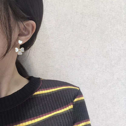 [Liorra]CLOVER SWEET WHITE MOP EARRINGS