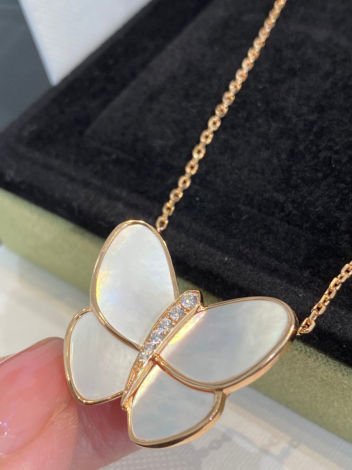 [Liorra]BUTTERFLY GOLD MOP DIAMOND NECKLACE