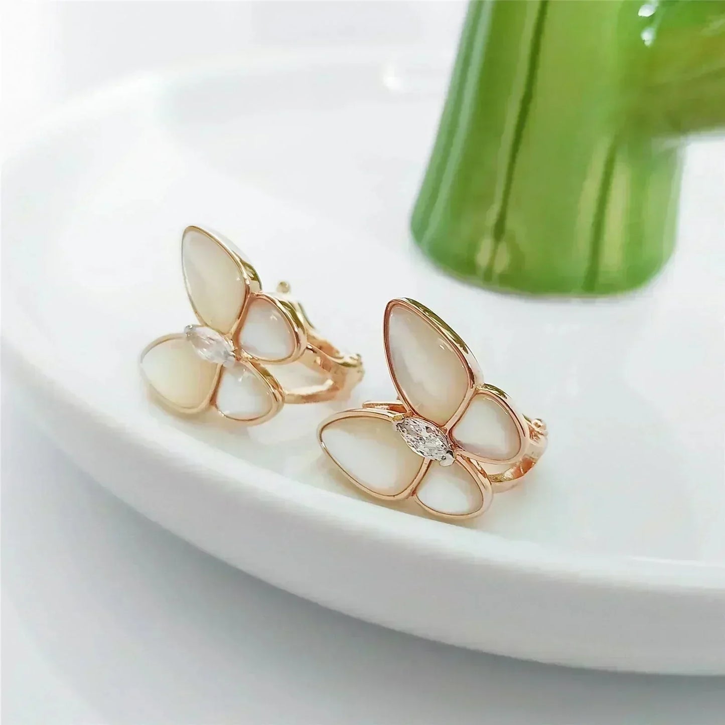 [Liorra]BUTTERFLY MOP DIAMOND EARRINGS