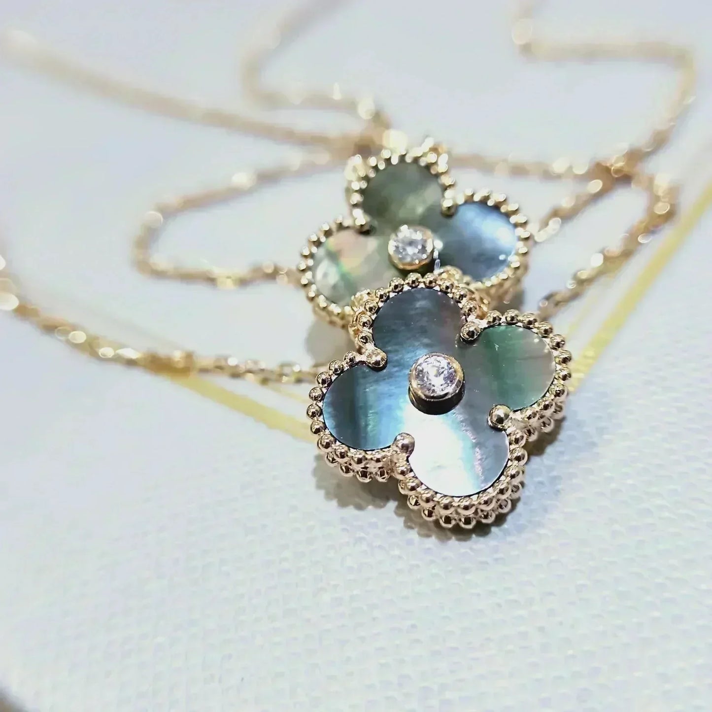 [Liorra]CLOVER 15MM DIAMOND AND MOTHER-OF-GREY NECKLACE