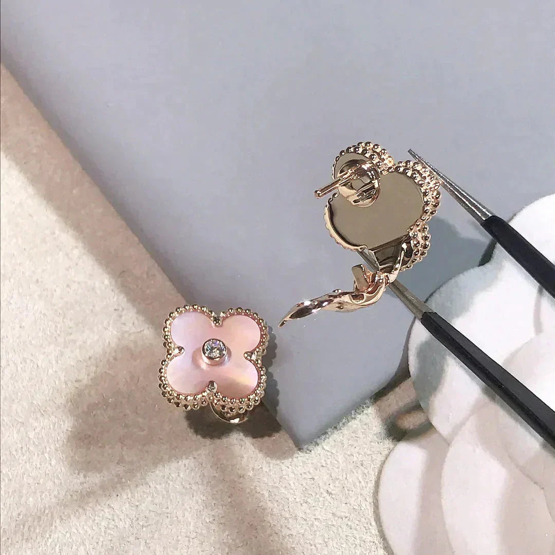 [Liorra]CLOVER MEDIUM 1 MOTIFS  PINK MOP DIAMOND EARRINGS