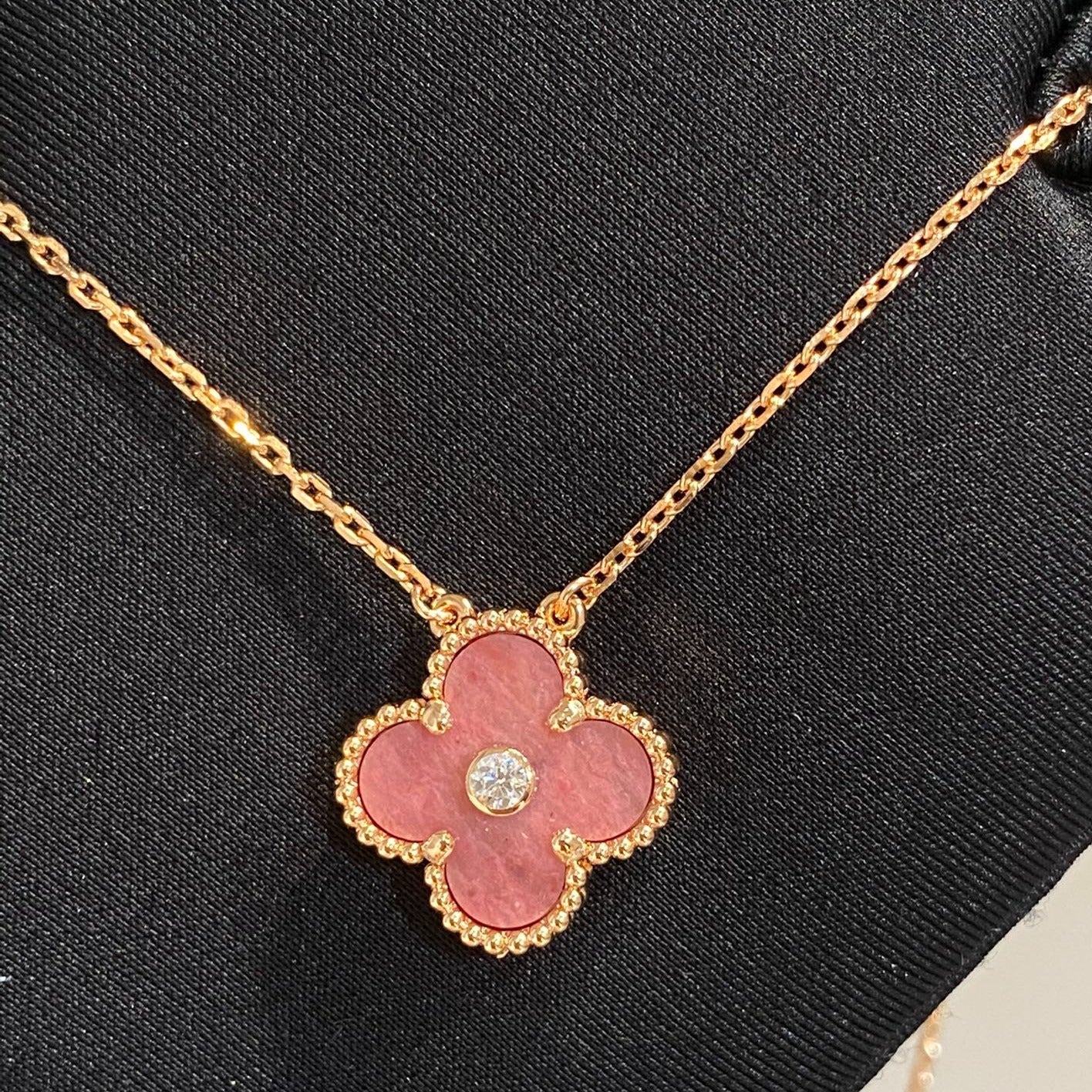 [Liorra]CLOVER 15MM DIAMOND RHODONITE NECKLACE