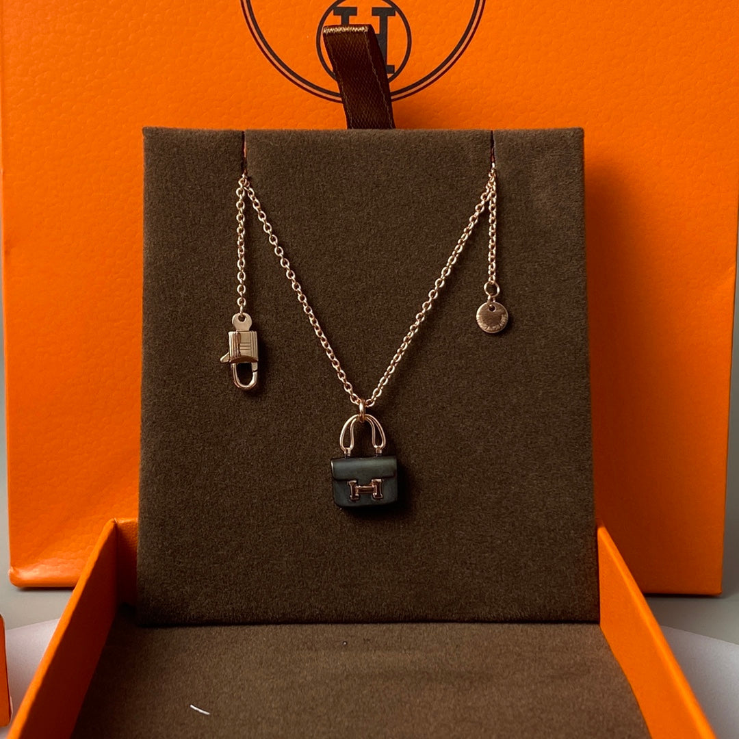 [Liorra]CONSTANCE BLACK PEDANT PINK GOLD NECKLACE
