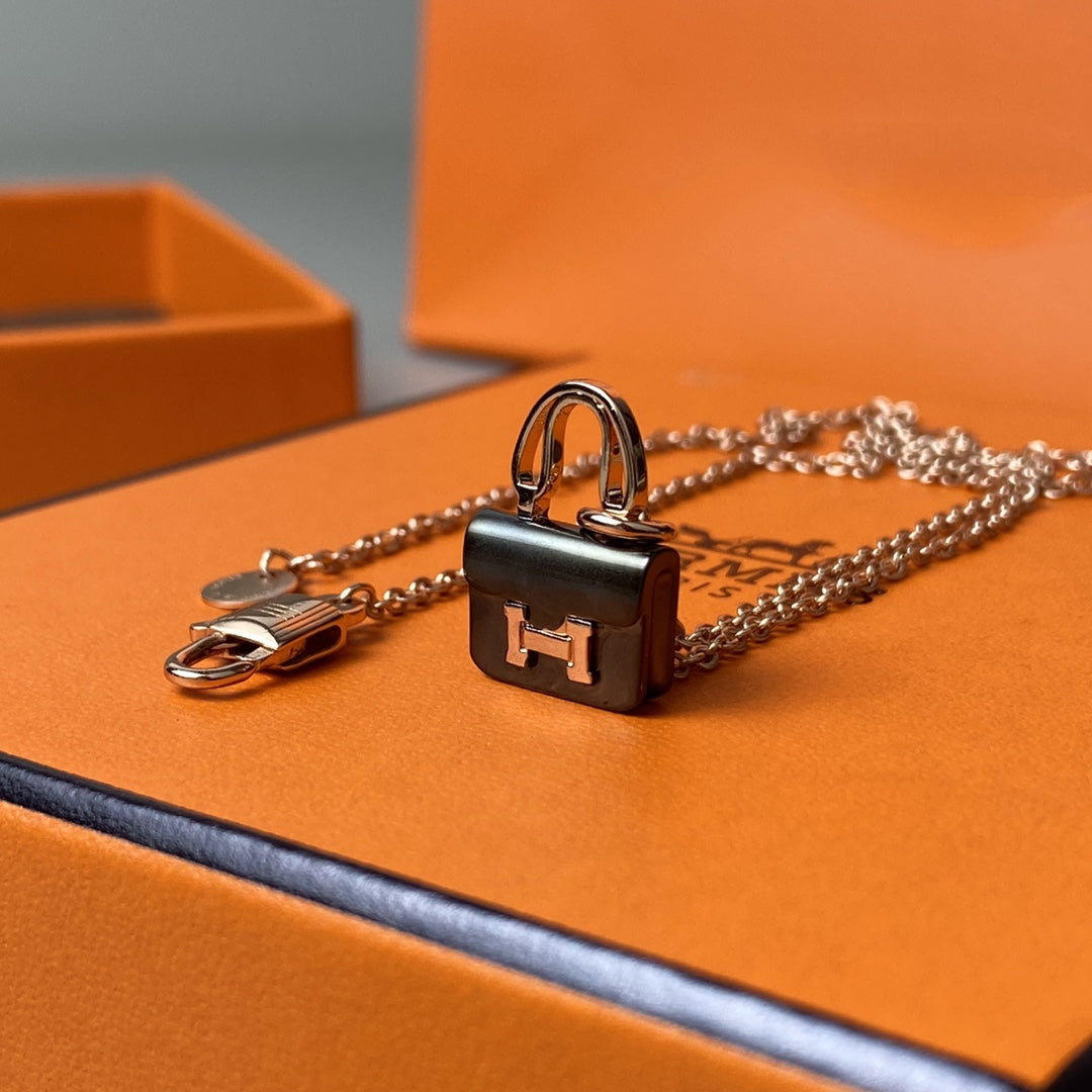 [Liorra]CONSTANCE BLACK PEDANT PINK GOLD NECKLACE