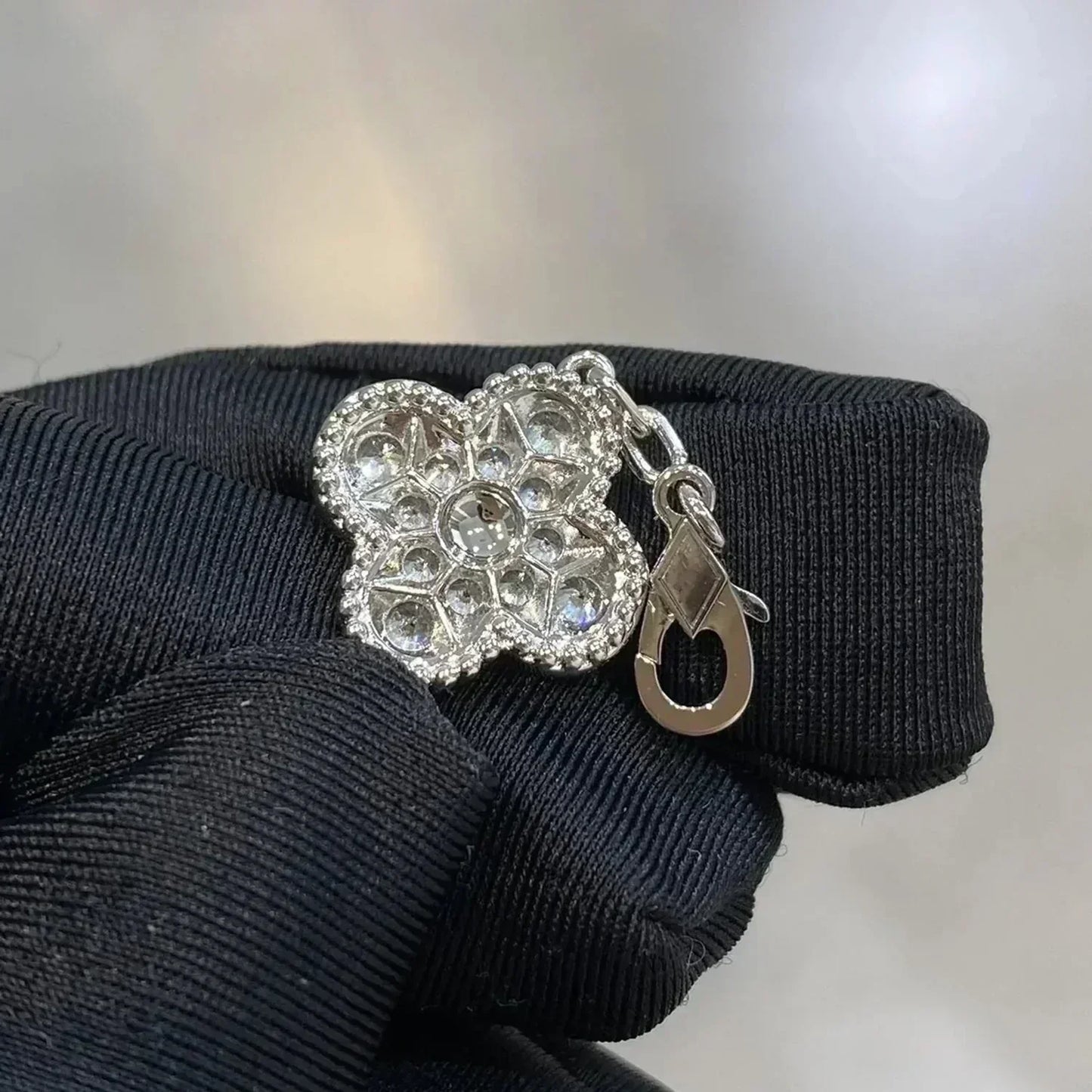 [Liorra] CLOVER 5 MOTIF FULL DIAMOND BRACELET COLLECTION
