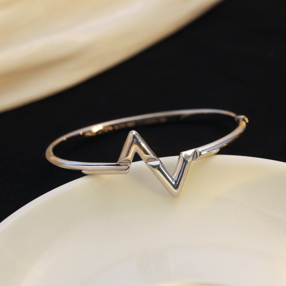 [Liorra]VOLTE UPSITE DOWN BRACELET