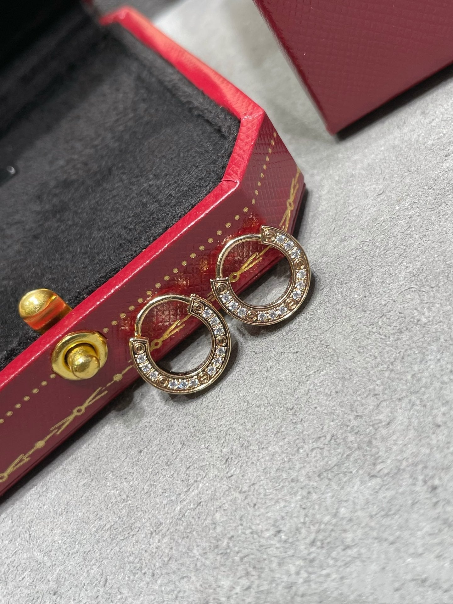 [Liorra]LOVE DIAMOND EARRINGS