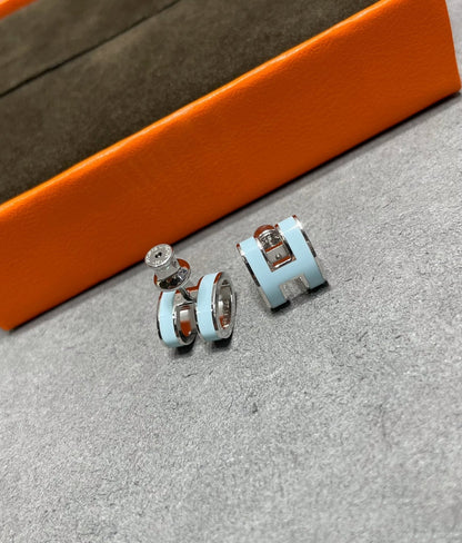 [Liorra]POP H SKY BLUE STUD EARRINGS