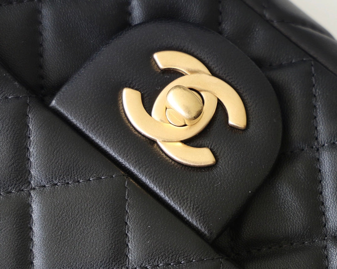 FLAP BAG 20CM GOLD HARDWARE BLACK LAMBSKIN
