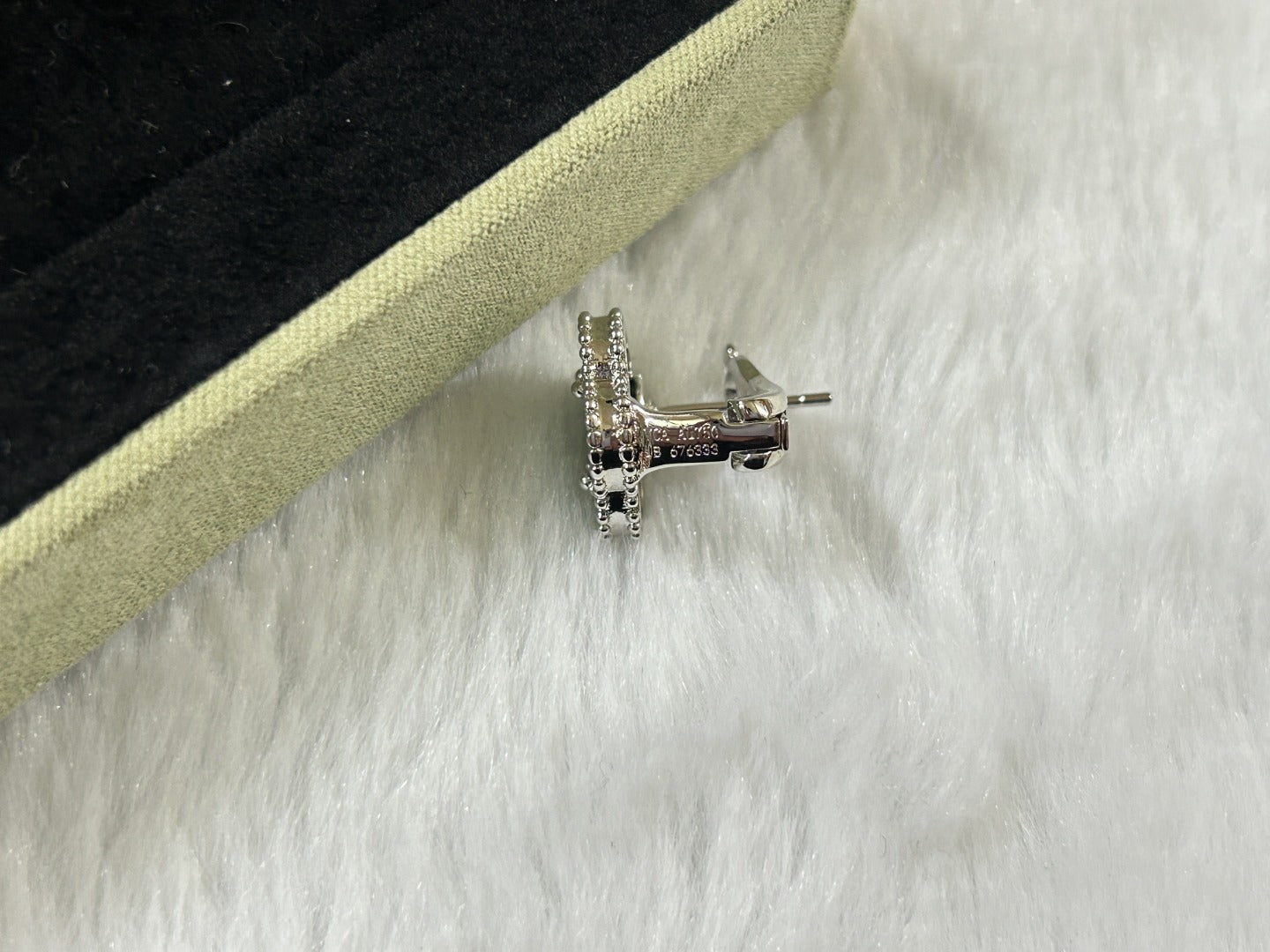 [Liorra]CLOVER PIETERSITE MEDIUM STUD EARRINGS