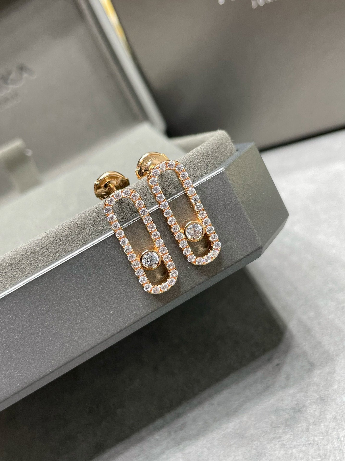 [Liorra]MOVE UNO STUD DIAMOND PAVED EARRINGS