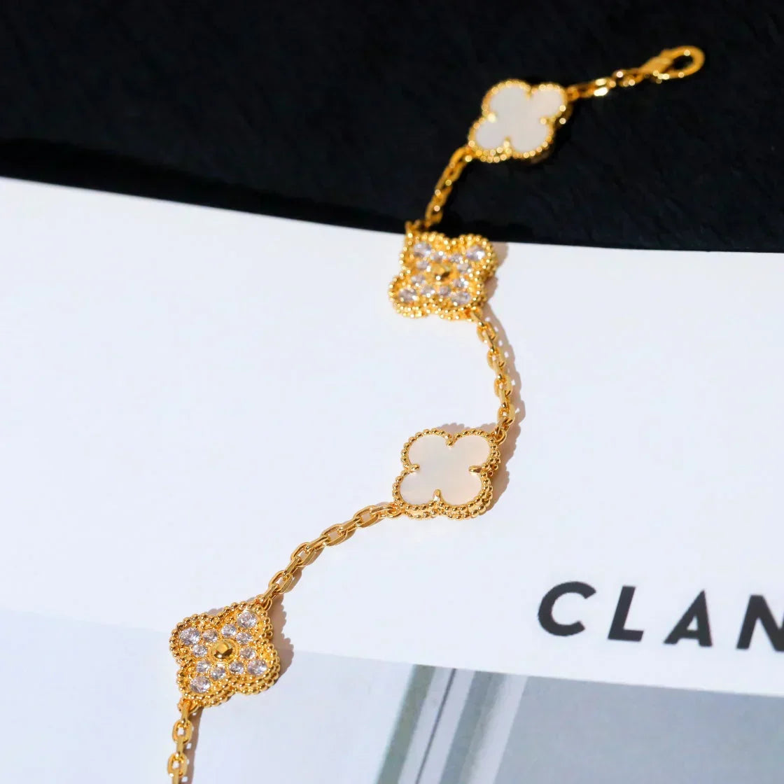[Liorra]CLOVER WHITE PEARL MOP 5 MOTIF BRACELET COLLECTION
