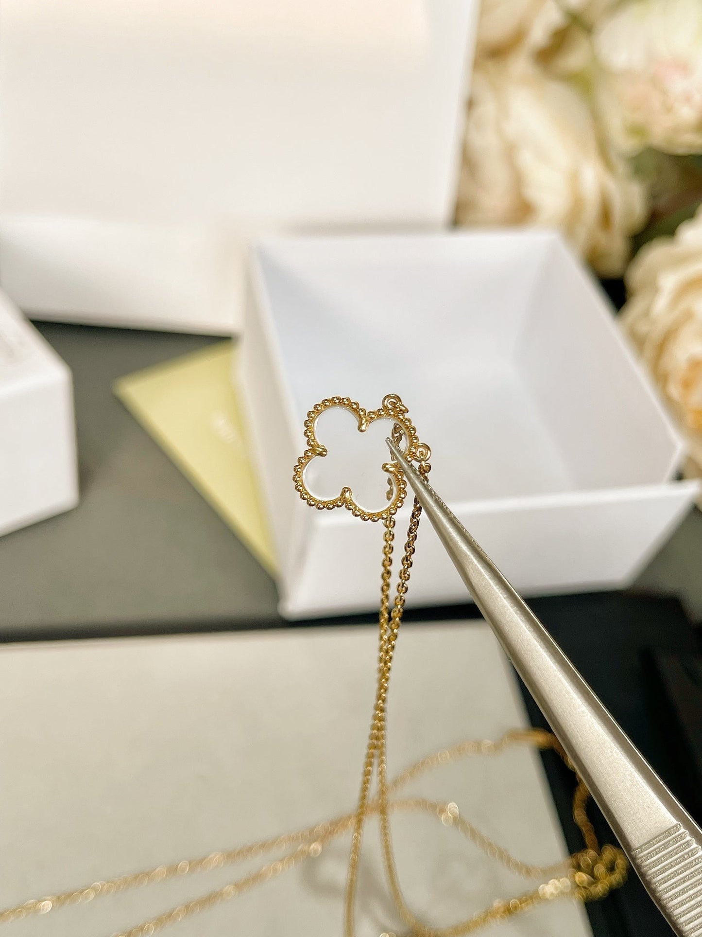 [Liorra]CLOVER ROCK CRYSTAL Liorra GOLD NECKLACE