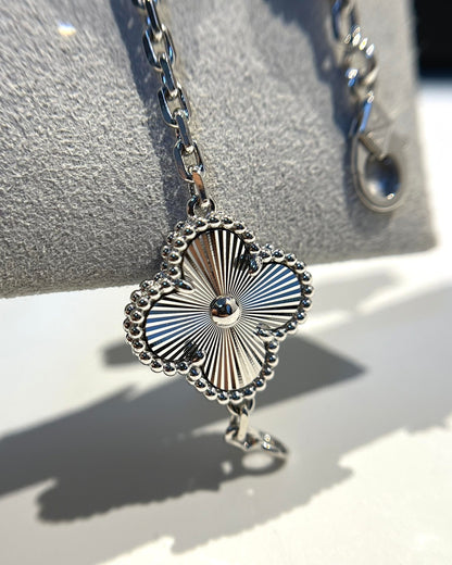 [Liorra] CLOVER 5 MOTIF LASER BRACELET COLLECTION