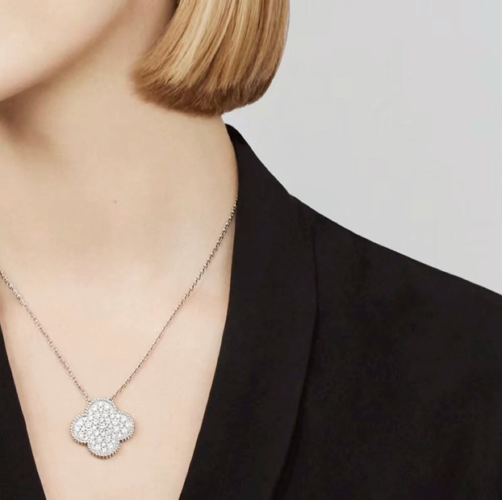 [Liorra]CLOVER 25MM LARGE PENDANT DIAMOND PAVED SILVER NECKLACE