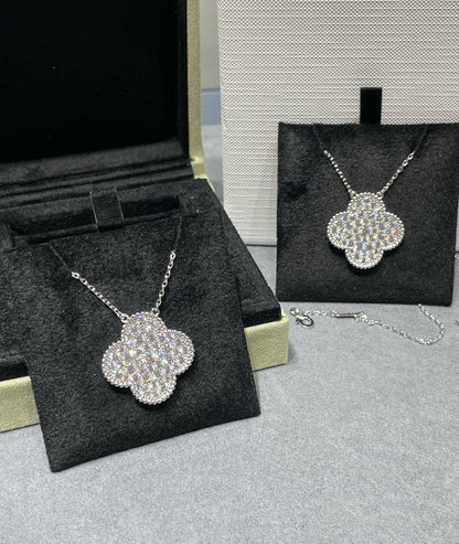 [Liorra]CLOVER 25MM LARGE PENDANT DIAMOND PAVED SILVER NECKLACE
