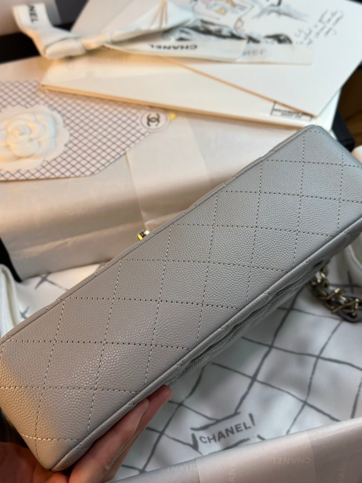FLAP BAG 25CM GOLD HARDWARE GREY CAVIAR