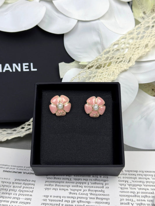 [Liorra]26C Pink Camellia Pearl Enamel Stud Earrings