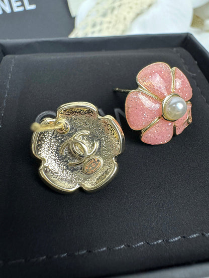 [Liorra]26C Pink Camellia Pearl Enamel Stud Earrings