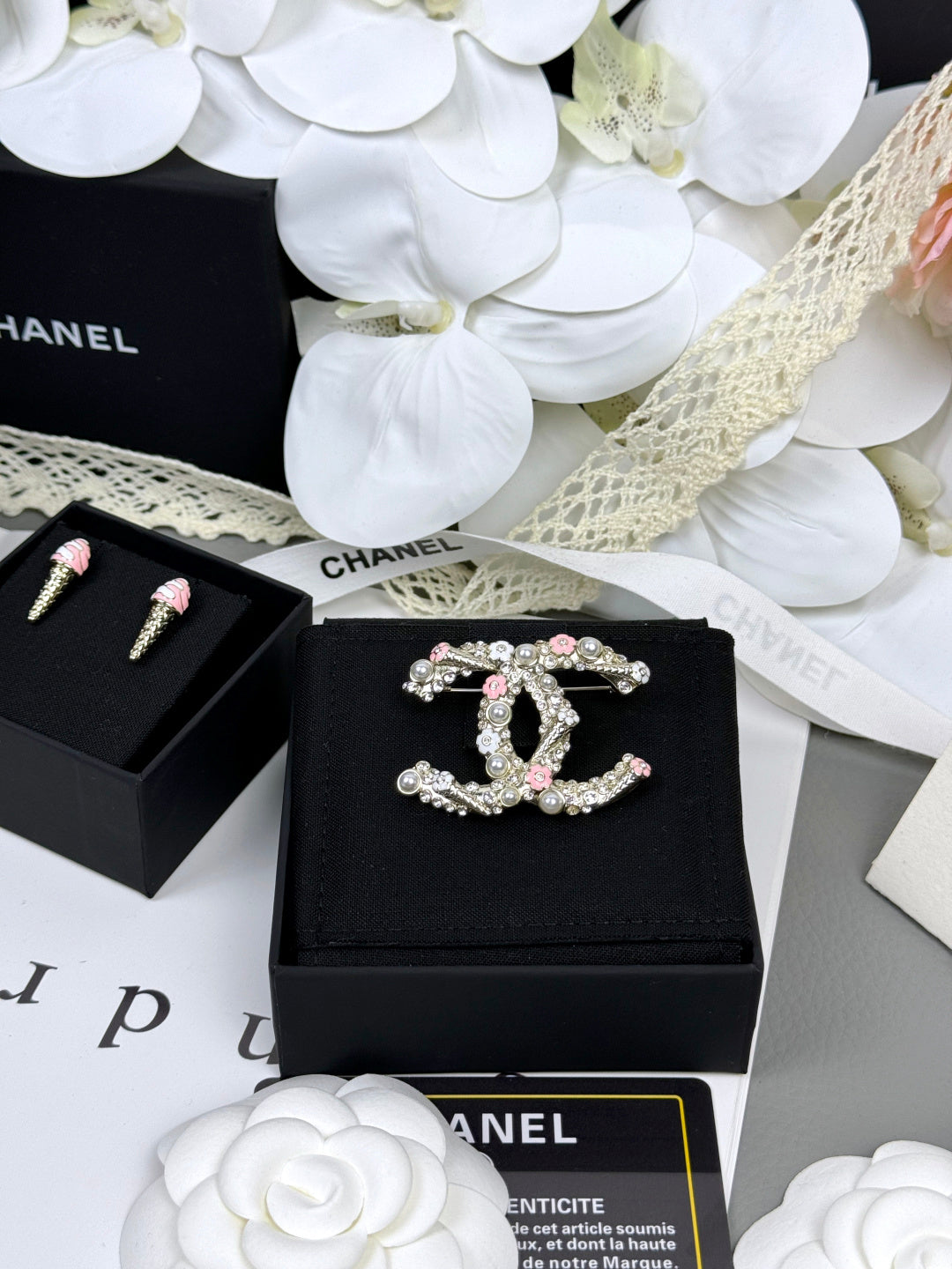 [Liorra]26C Pink-White Enamel Ice Cream Cone Double C Brooch