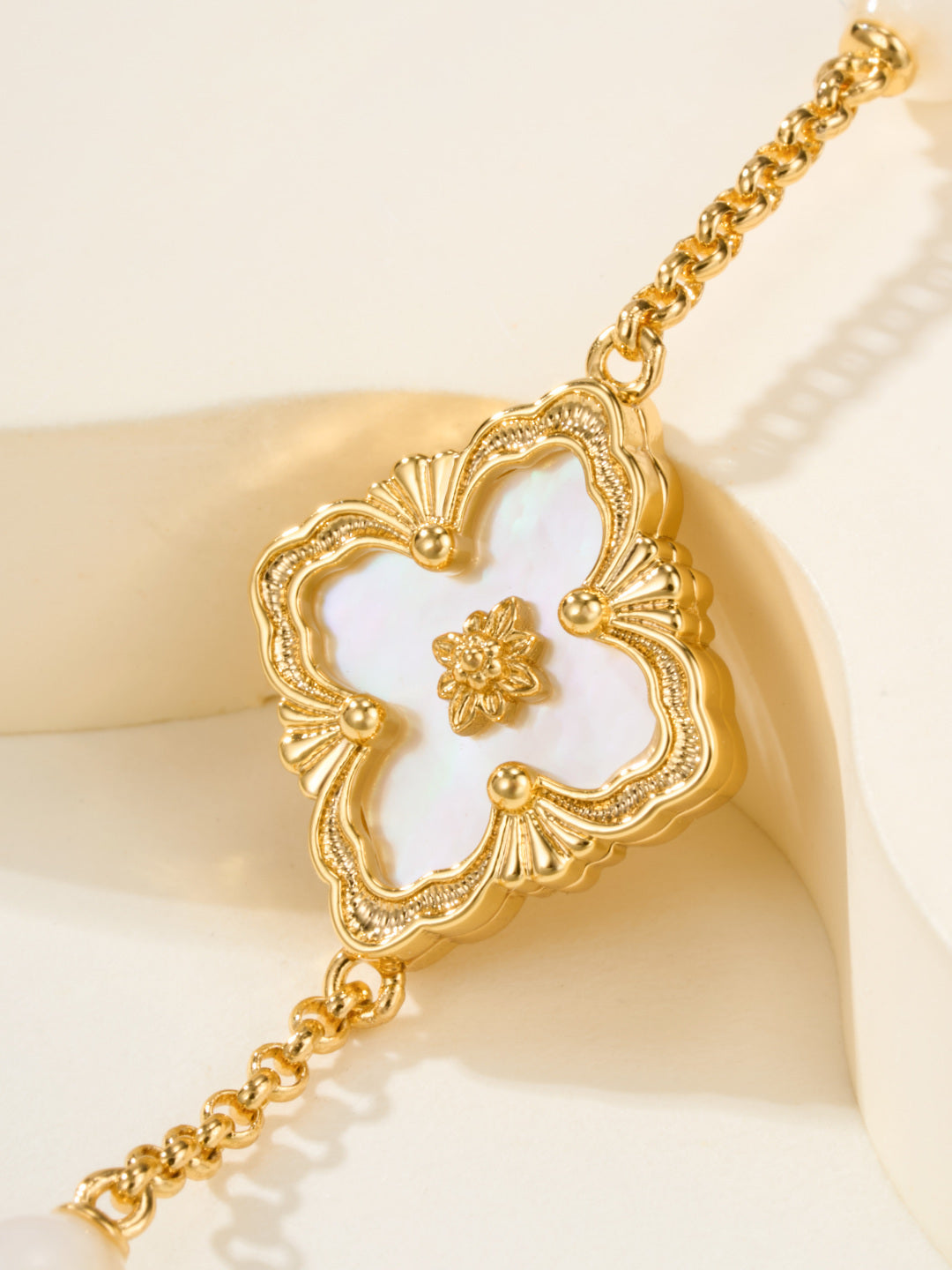 [Liorra]B.C.L ENAMELED Three-Flower Bracelet£¨Trumpet)