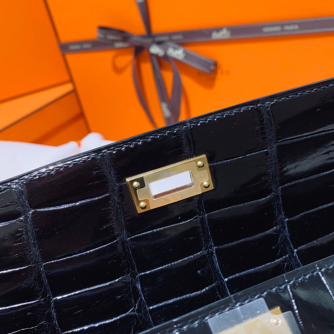 KELLY CUT 31 IN BLACK SHINY ALLIGATOR LEATHER WITH GOLD HARDWARE (MADE-TO-ODER)