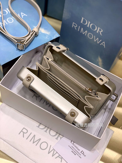 RIMOWA 20 CASE BAG IN SILVER ALUMINUM MAGNESIUM