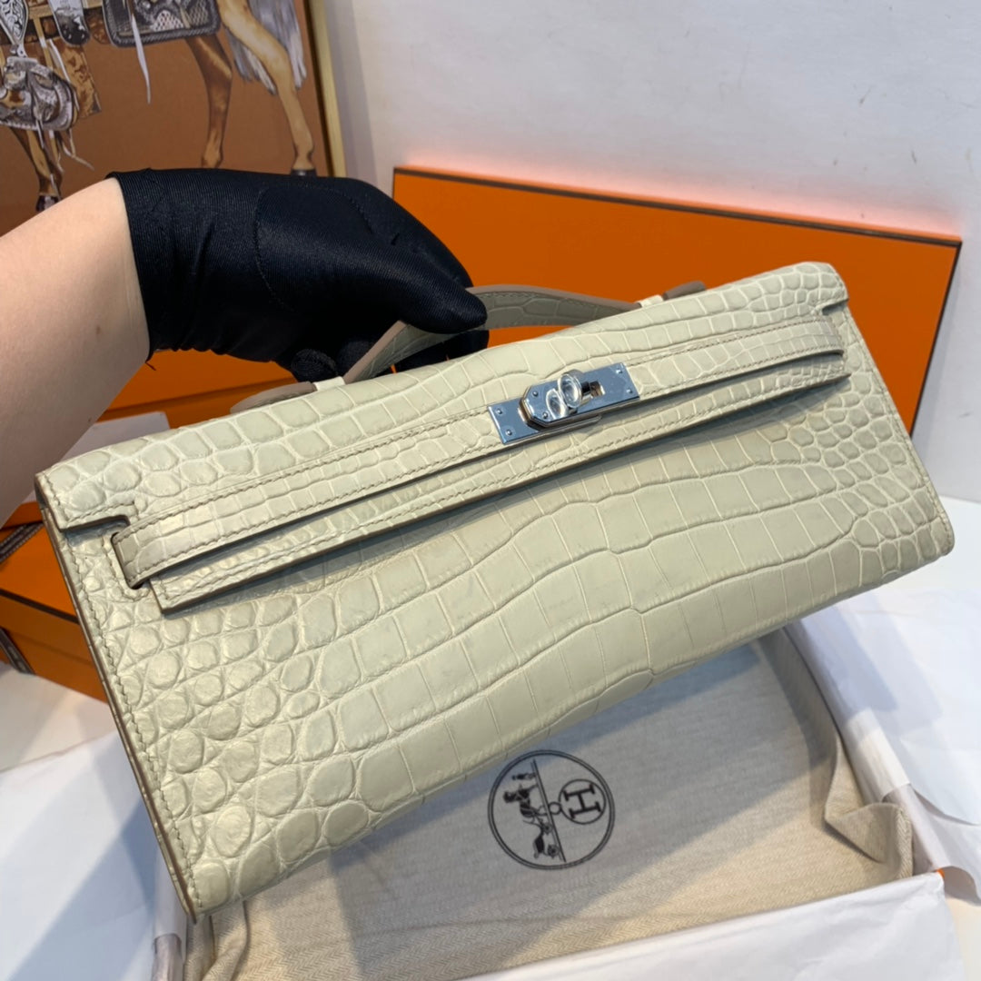 KELLY CUT 31 IN PEARL GRAY ALLIGATOR LEATHER WITH SILVER HARDWARE (MADE-TO-ODER)