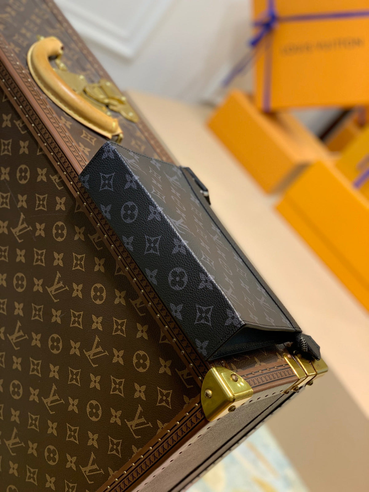 ANPHA WEARABLE WALLET 18 IN BLACK MONOGRAM ECLIPSE REVERSE CALFSKIN