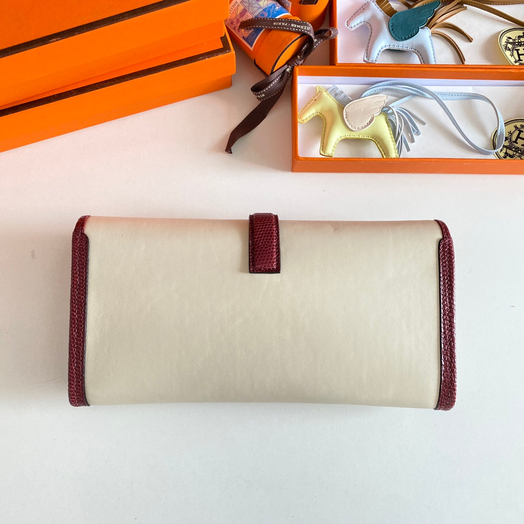 JIGE ELAN 29 CLUTCH IN WHITE CALFSKIN WITH GARNET RED LIZARD SKIN (MADE-TO-ODER)