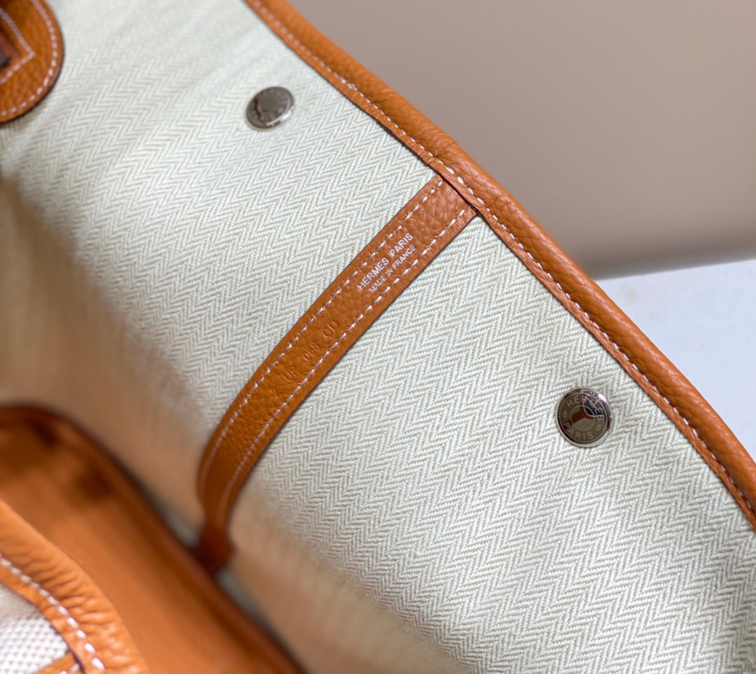 GARDEN PARTY 36CM IN WHITE TOILETS COTTON CANVAS AND BROWN CALFSKIN