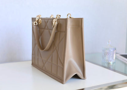 MEDIUM TOTE BOOK 26 BAG IN BEIGE CREAM CALFSKIN