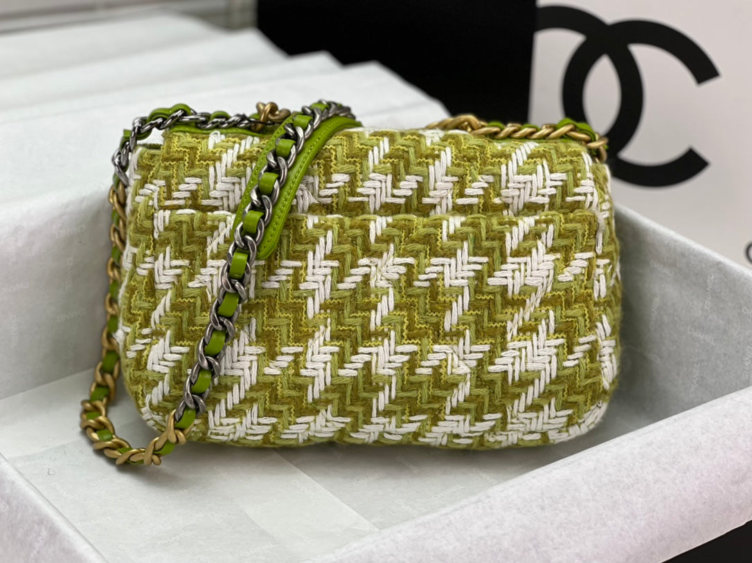 SMALL FLAP BAG 26 IN LIGHT GREEN MIX WHITE TWEED SILVER AND GOLD CHAIN