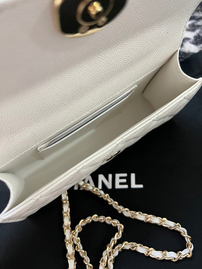 CC KELLY 18 BAG IN WHITE CALFSKIN WITH STRAP
