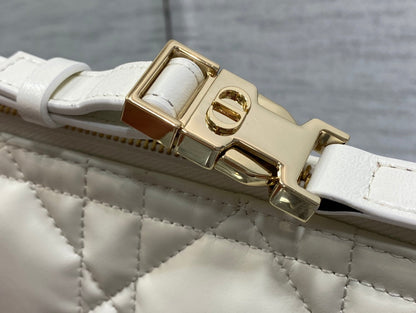 TRAVEL NOMAD POUCH 22 IN WHITE MACROCANNAGE LAMBSKIN GOLD HARDWARE