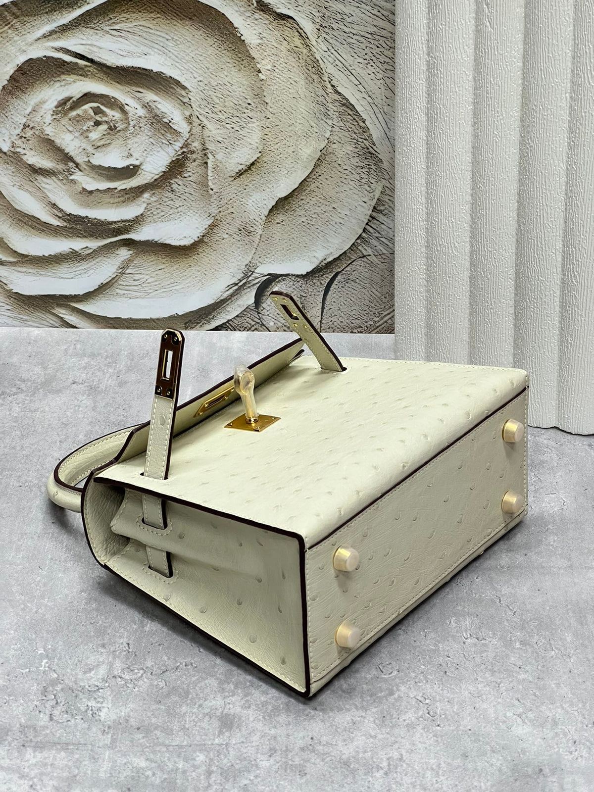 KELLY BAG 20 IN WHITE CREAM OSTRICH LEATHER WITH GOLD HARDWARE (MADE-TO-ODER)