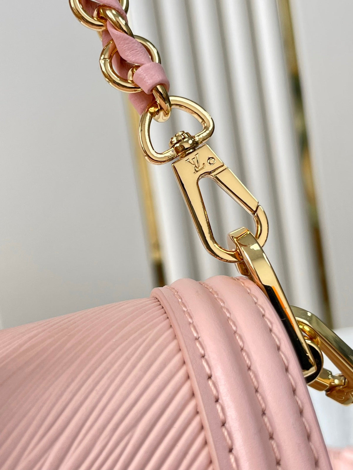 DAUPHINE MM 25 IN LIGHT PINK EPI GRAINED CALFSKIN GOLD HARDWARE