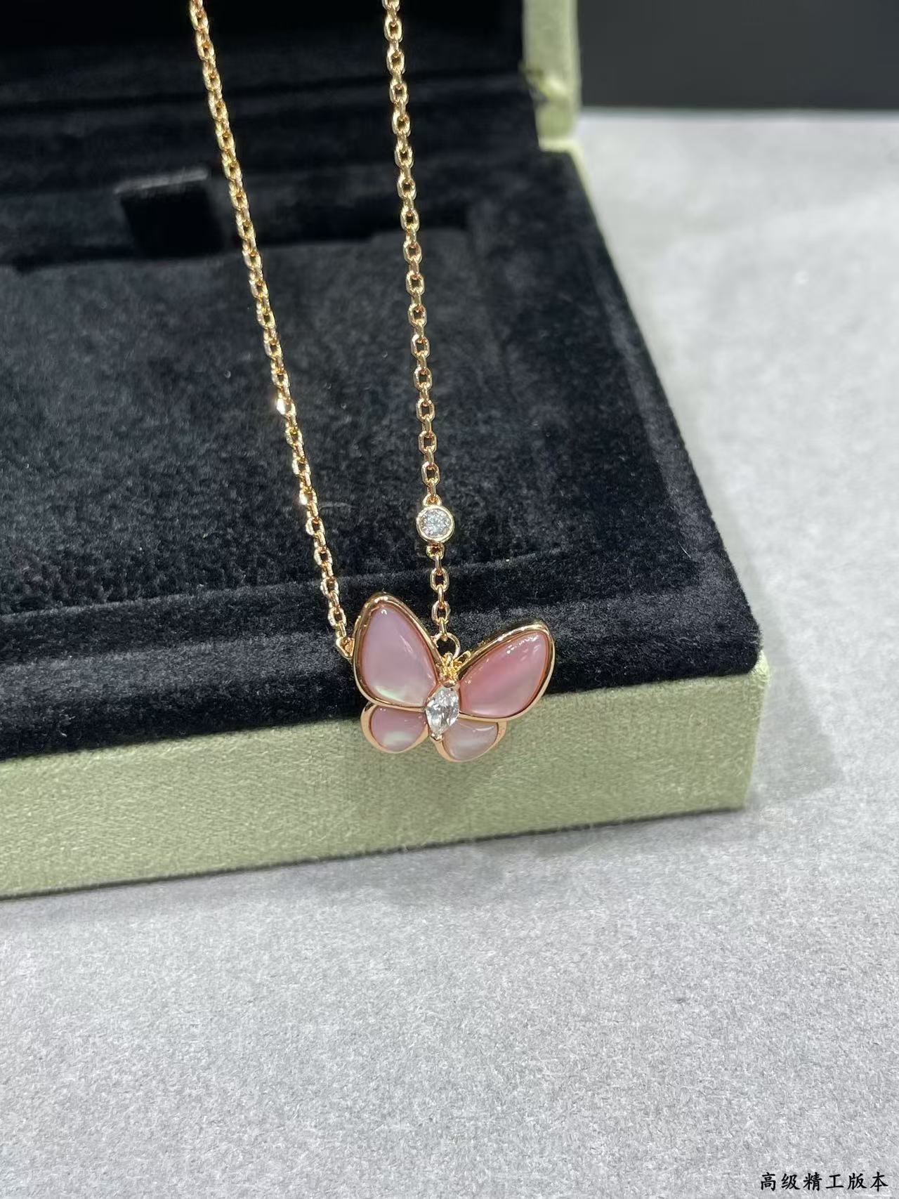 [Liorra]BUTTERFLY PINK MOTHER-OF-PEARL DIAMOND NECKLACE