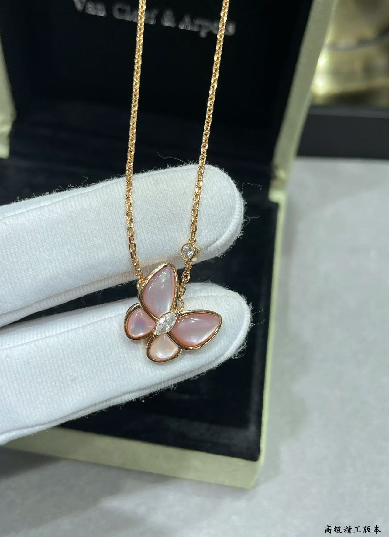 [Liorra]BUTTERFLY PINK MOTHER-OF-PEARL DIAMOND NECKLACE