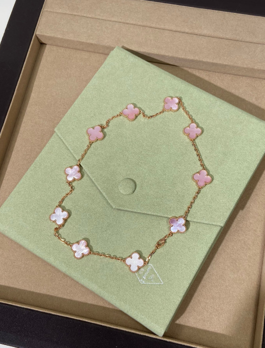 [Liorra Jewellery] Pink Necklace with Ten Clover Designs