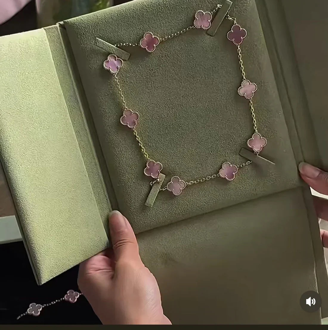 [Liorra Jewellery] Pink Necklace with Ten Clover Designs