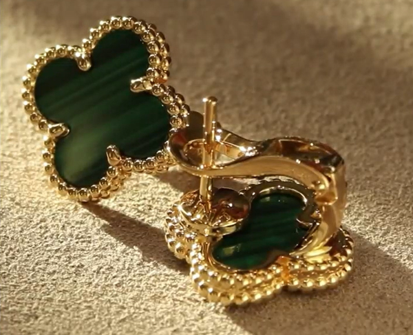 [Liorra] CLOVER LARGE (20mm) 1 MOTIFS GREENER MOP STUD EARRINGS