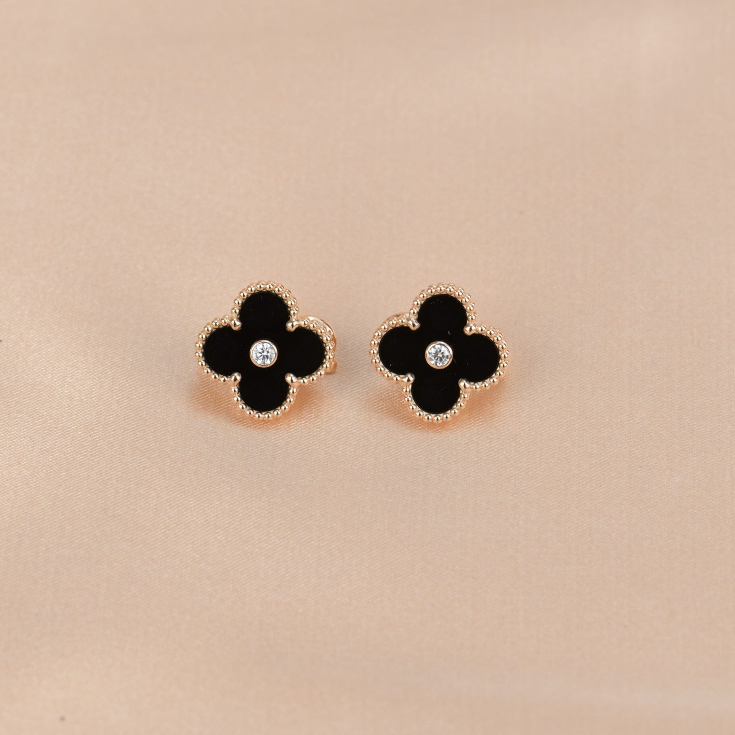 [Liorra]CLOVER MEDIUM 1 MOTIFS ONYX DIAMOND EARRINGS
