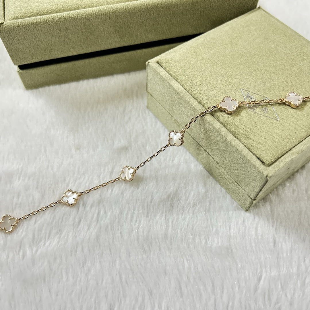 [Liorra]CLOVER 6 MOTIF WHITE MOP BRACELET-w
