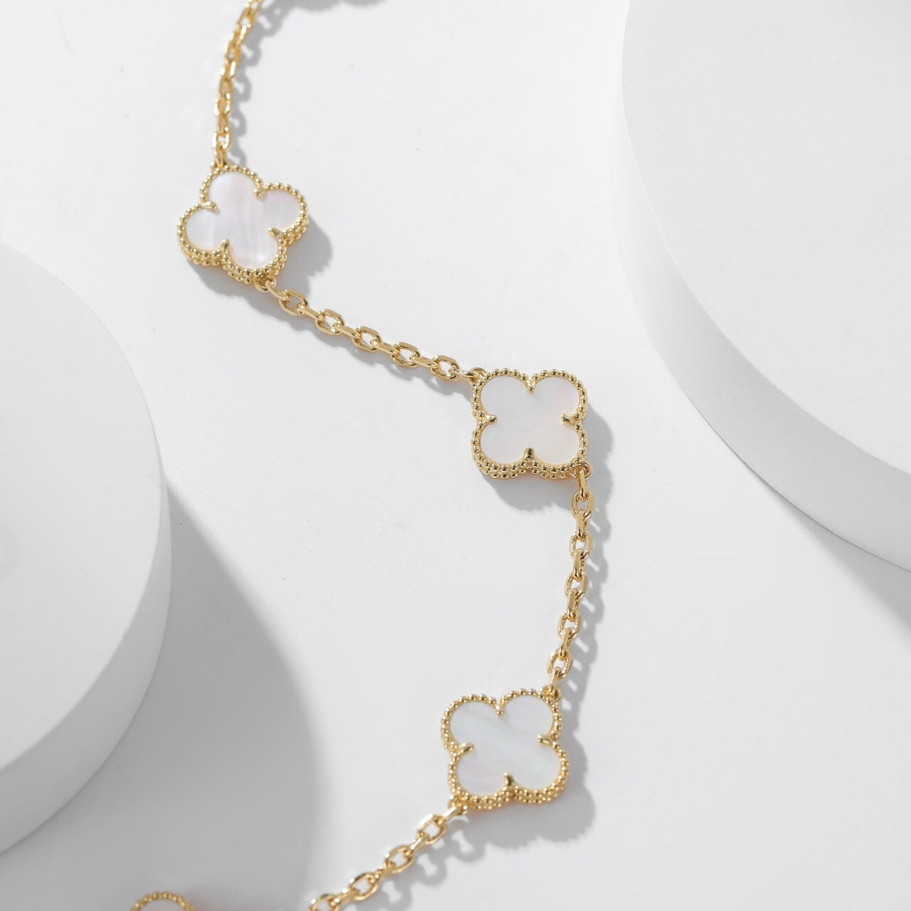 [Liorra]CLOVER 10 MOTIFS WHITE MOTHER OF PEARL NECKLACE