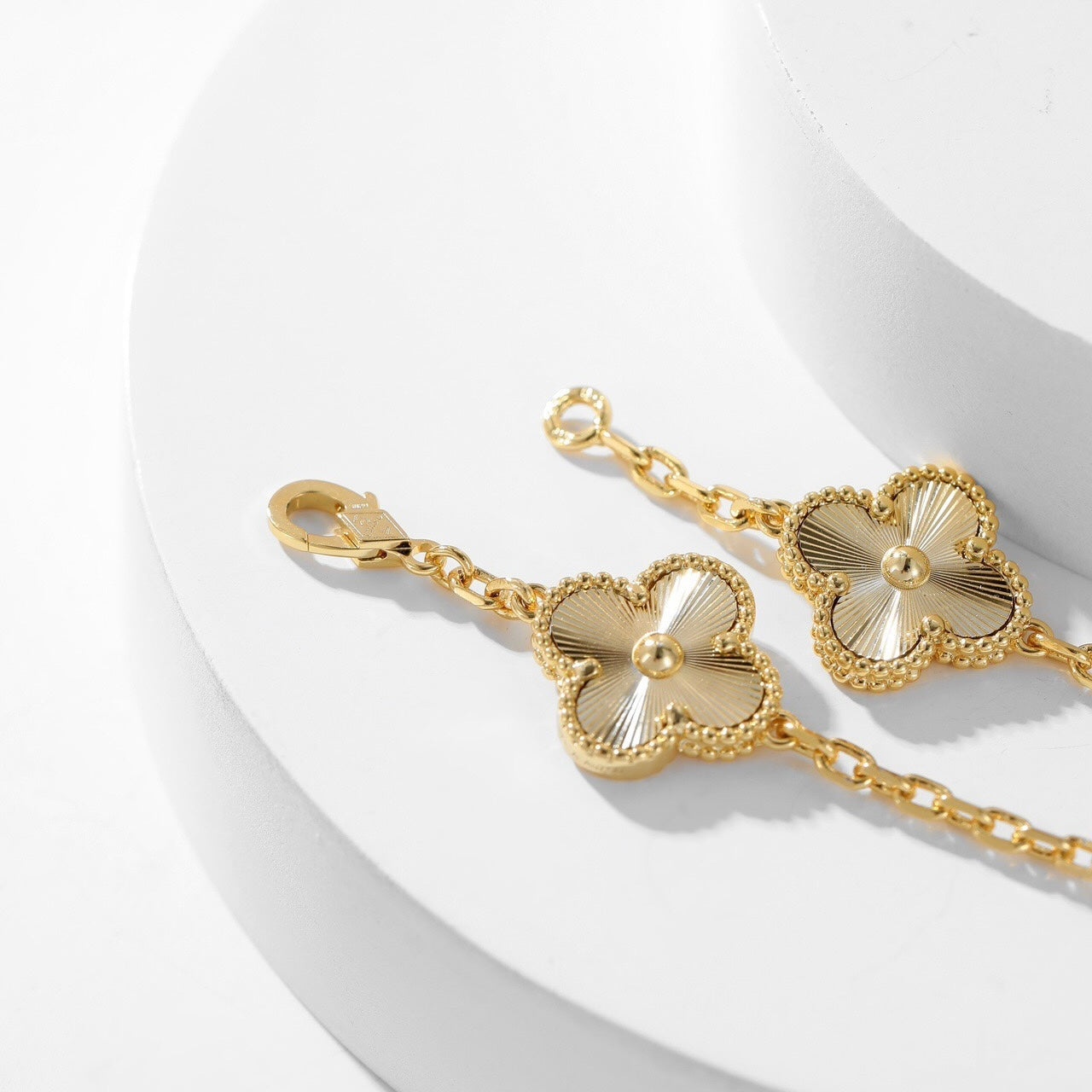 [Liorra]CLOVER 10 MOTIFS LASER NECKLACE