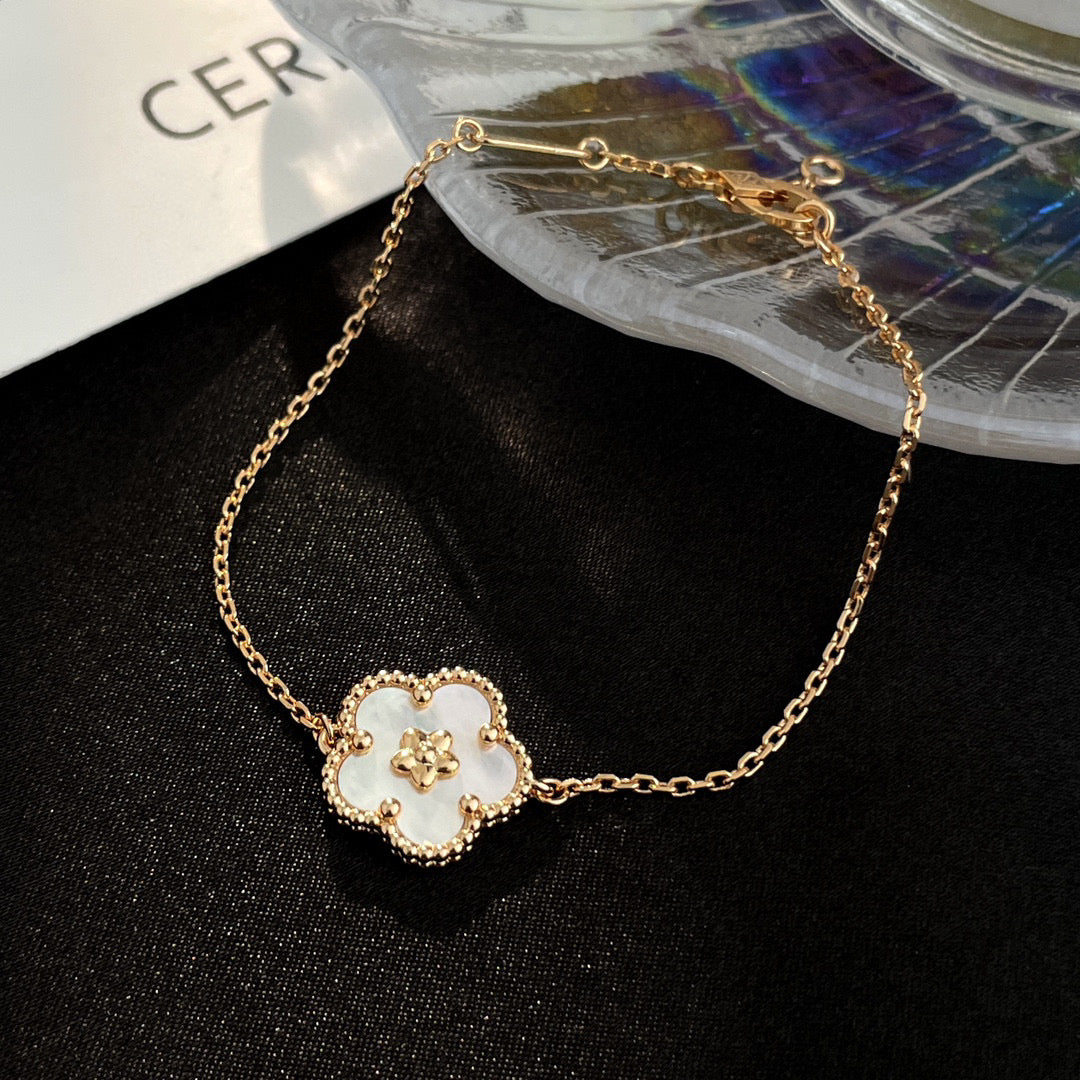 [Liorra]LUCKY WHITE MOP PLUM BLOSSOM  BRACELET