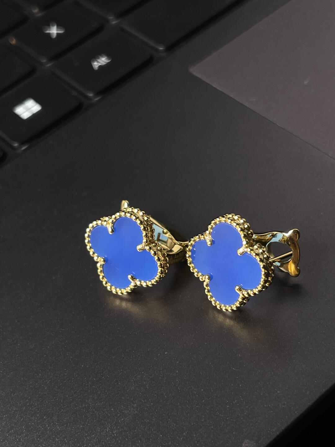 [Liorra] CLOVER LARGE (20mm) 1 MOTIFS BLUE MOP STUD EARRINGS